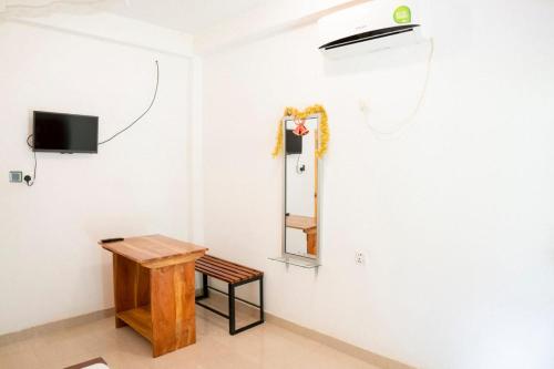 Deluxe Double Room with Balcony image 2