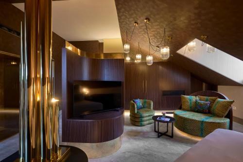 room detail thumbnail 1