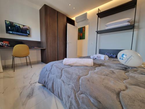 Deluxe One-Bedroom Apartment image 10