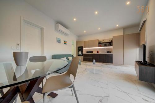 บริการและสิ่งอำนวยความสะดวก, Modern apartment with spacious terrace in Attard by 360 Estates in แอตตาด