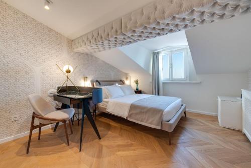 Double Room image 7