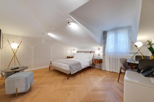 Double Room image 5