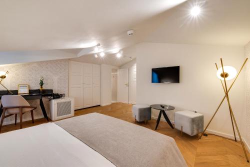 Double Room image 4
