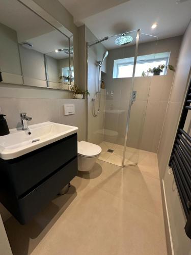Bathroom, White Oaks Sussex in Hurstpierpoint and Sayers Common