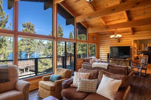 64 - Top of the Lake home in Big Bear Lake, USA