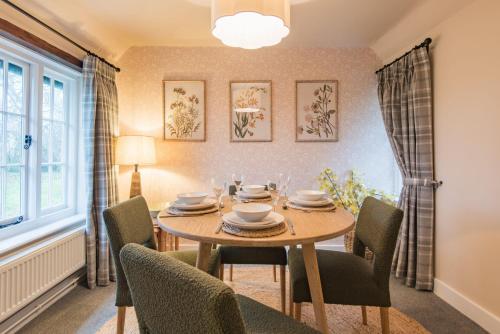 Udvendig, Crow Cottage by Bloom Stays in Badlesmere