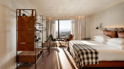 Deluxe Double or Twin Room with Balcony and Mountain View