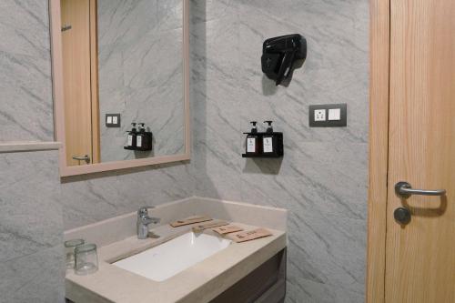 Spacious Deluxe Room image 2