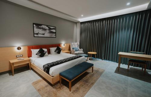 Spacious Superior Room image 7
