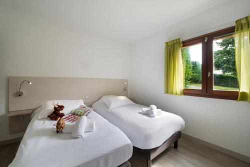 2 bedrooms, 5 beds