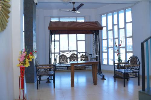 Facilities, Hotel Chail Hill & Restaurant in Khiuri