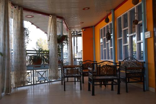 Balcony/terrace, Hotel Chail Hill & Restaurant in Khiuri
