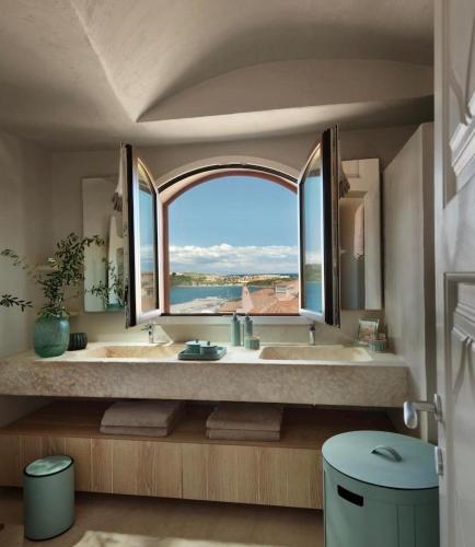 kopalnica, Luxury waterfront Penthouse in Porto Cervo in Porto Cervo center