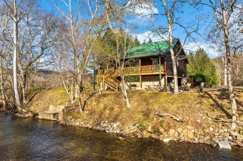 Waters Edge Cabin