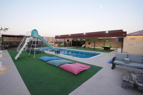 1001 nights , Wild farm Football, Jacuzzi, BBQ Sharjah, Ḩaşat al Bidīyah (foto 5)