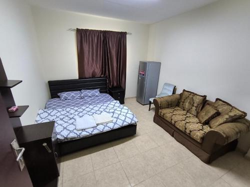 Rooms opposite mega mall in telephone shops roundabout flat no 203 Rooms opposite mega mall in telephone shops roundabout flat no 203