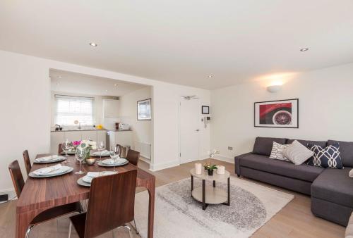 Covent Garden 2BR - Urban Chic Apartment, London