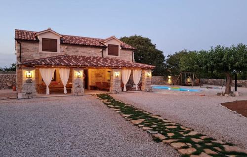 Holiday Home Marilu with pool in Stankovci