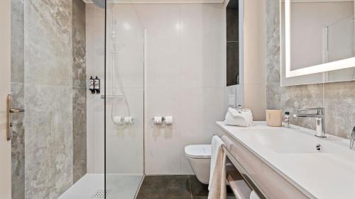 Superior Double Room with City View image 10