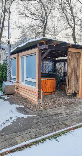 Holiday Home Small Vegas- JACUZZI AND GARTEN FOR EXCLUSIVE USE
