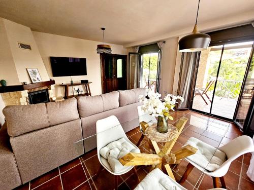 sala de TV, Villa Blanca - piscina de sal, playa 15mn, sierra in Velez de Benaudalla