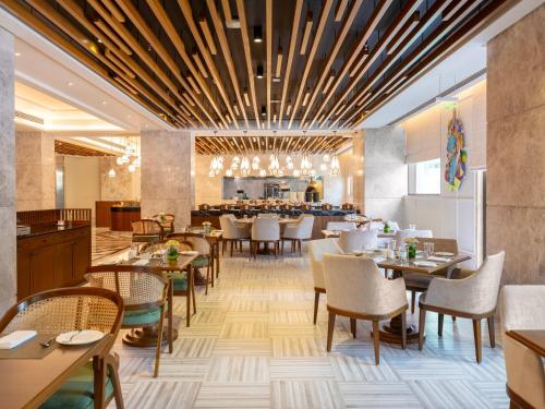 Ravintola, The Leela Hyderabad Banjara Hills in Hyderabad