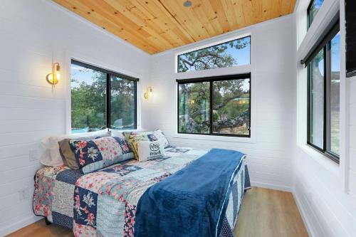 Harrods Hill Country Hideaway - The Longhorn in Dripping Springs, USA
