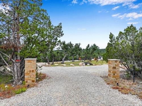 Harrods Hill Country Hideaway - The Longhorn in Dripping Springs, USA
