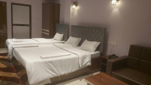 Hotel Hangout in Raghunathganj-II
