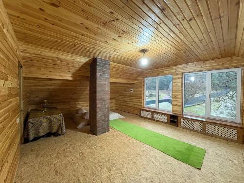 Шикарный дом возле леса (Шикарныи дом возле леса) in 鮑里斯皮爾