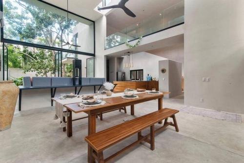 M11 Casa Leto - Luxury Villa in Gated Community - image 2