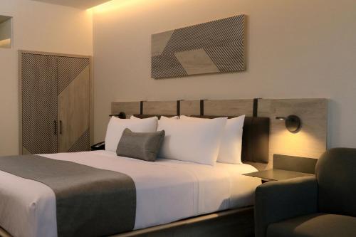 King Suite room in City Express Plus by Marriott Monterrey Centro