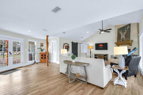 Waterfall Vista in 드리핑 스프링 (TX)