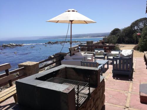 View, Casa Colonial primera linea frente al mar in Algarrobo
