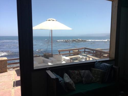 Casa Colonial primera linea frente al mar in Algarrobo