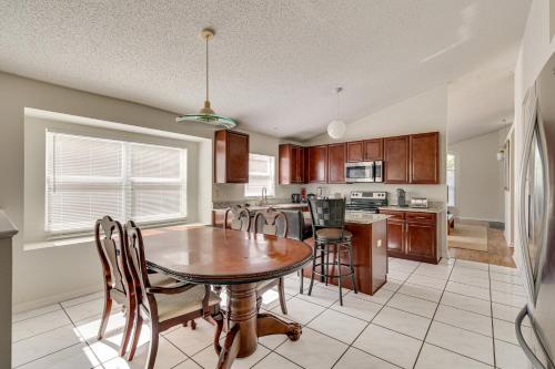 Family Home in Orlando Suburbs about 12 Mi to Dtwn! Family Home in Orlando Suburbs about 12 Mi to Dtwn!