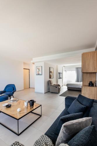 The View - Saint George Hotel - image 2