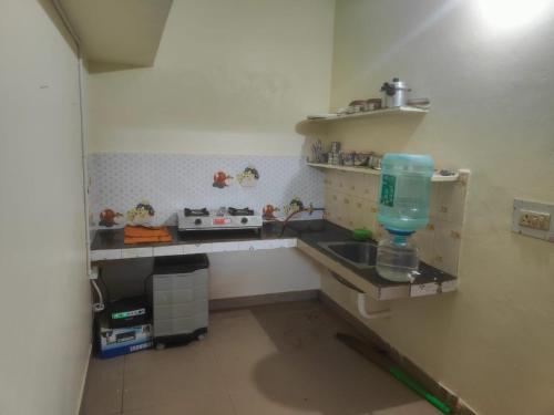 Kitchen, Gowri farm stay in Koteshwar