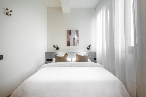 Two-Bedroom Apartment room in Old Town Apartments by Olala Homes