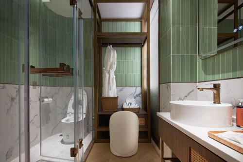 King Room image 7