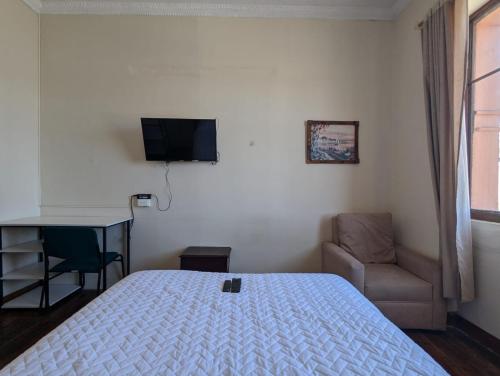 Double Room with Shared Bathroom image 8