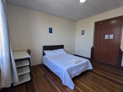 Double Room with Shared Bathroom image 4