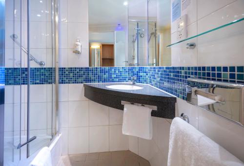 Holiday Inn Express Stevenage an IHG Hotel - main image