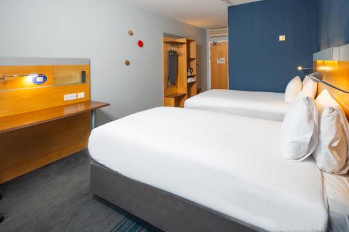 Holiday Inn Express Stevenage an IHG Hotel - image 7