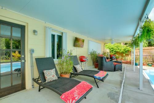 St Petersburg Home with Tropical Yard and Pool! - image 10