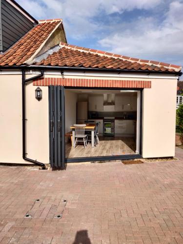 A szálláshely kívülről, 3 bed countryside cottage with use of private pool in Great Plumstead