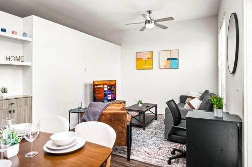 Luxurious New Unit 1Bd1Ba Pool, Golf Sim detail