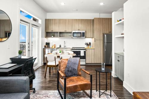 Luxurious New Unit 1Bd1Ba Pool, Golf Sim detail