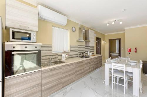 Penthouse, Seaview, Beautiful 2br Apt 4, Marsaskala (foto 3)