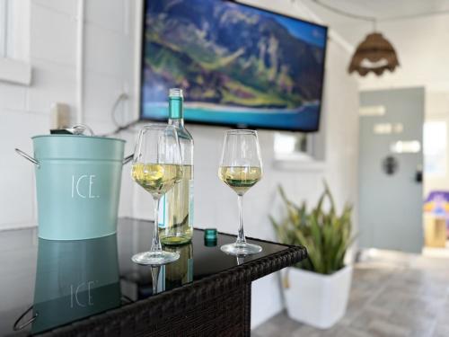 Heated Pool, Lush Breezeway, Bikes, BBQ, Near Beach Heated Pool, Lush Breezeway, Bikes, BBQ, Near Beach